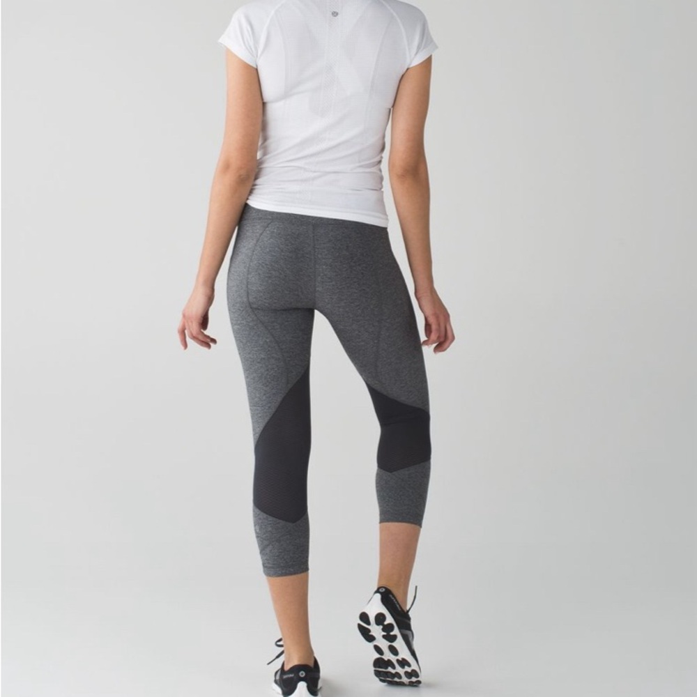 Lululemon crop Pace Rival sz 6 grey with black